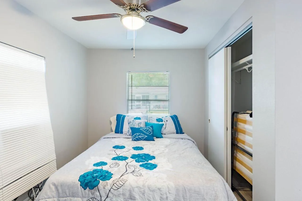 Cozy Jacuzzi Home Heart Of Tampa 0*,
